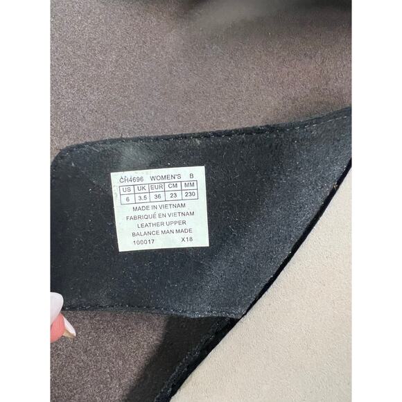 Aravon Cambridge Women'sAdjustable Sandal Black Suede Some Shimmer Thong Size 6 - Picture 8 of 12